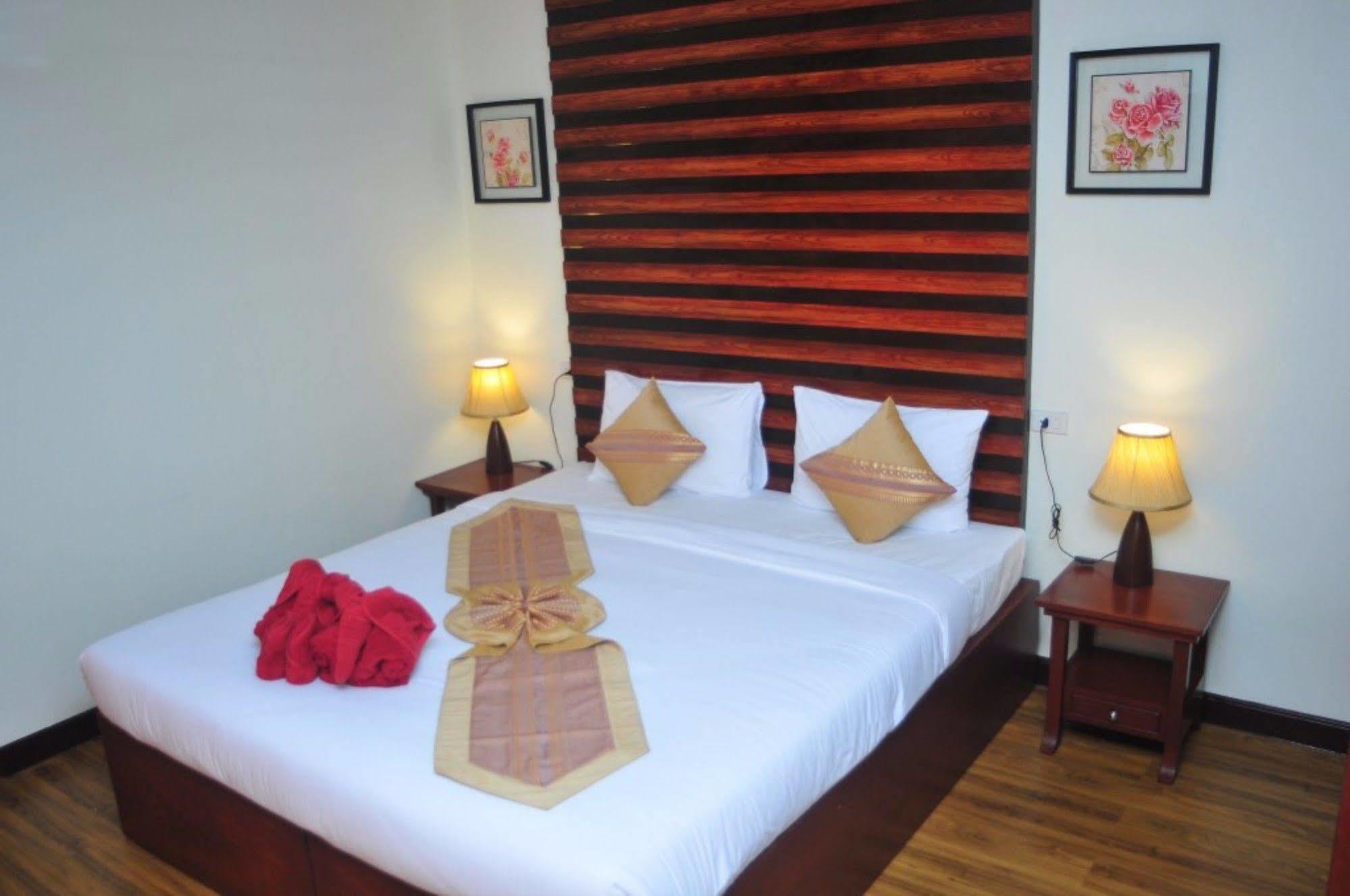 The Hip Resort @ Khao Lak Bang Sak Exterior photo